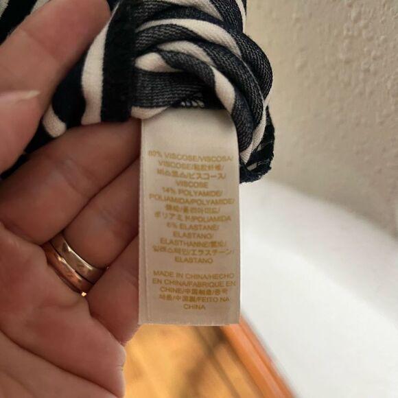 Adorable Fitted Sleeveless Dress by Kate Spade - Picture 12 of 13